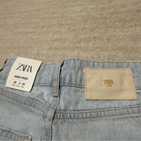 Zara Denim Shorts Womens Size 4 High Rise Light Wash Distressed Cut Off Fray Hem - Picture 8 of 9
